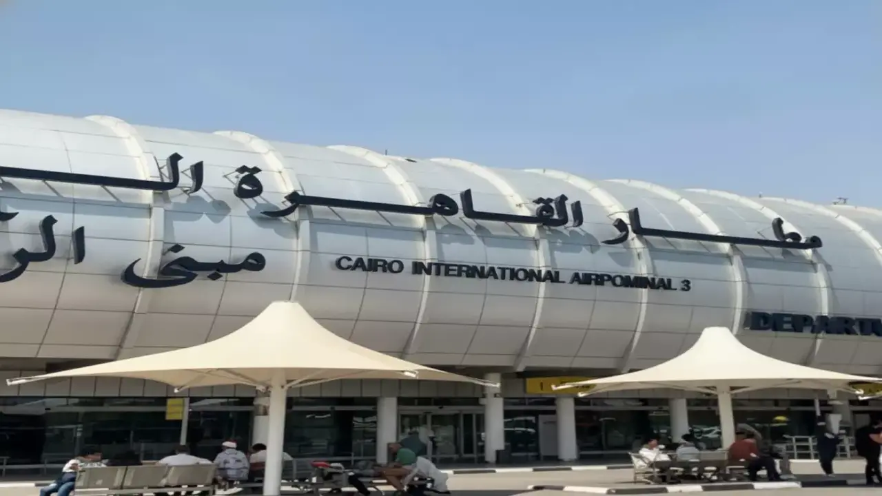 القرار المصري الجديد يلزم المسافرين اليمنيين بتذكرة عودة مؤكدة ويؤثر على رحلاتهم بشكل مباشر